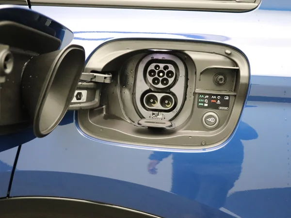 AUDI Q6 e-tron (2025) — foto 6 van 25