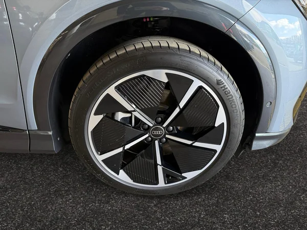 AUDI Q4 e-tron (2025) — foto 2 van 10