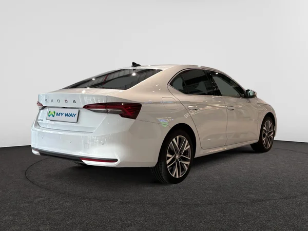 SKODA Octavia (2025) — foto 2 van 24