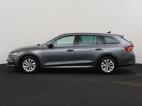 SKODA Octavia Combi (2024) — foto 14 van 19