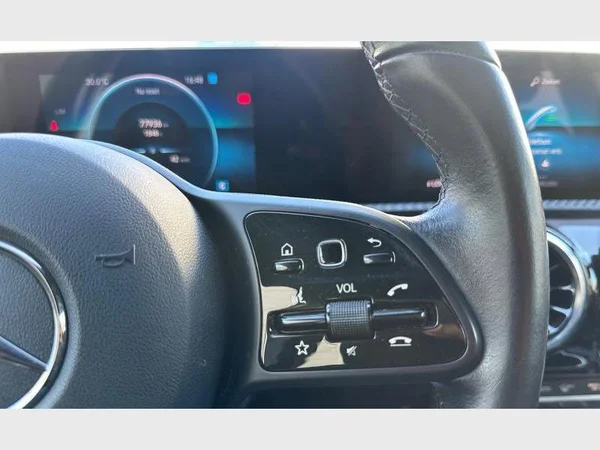 Mercedes-Benz A 180 (2019) — foto 14 van 23