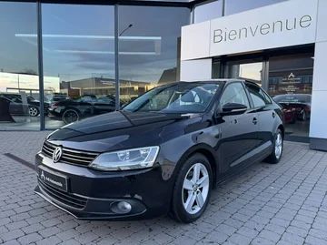 Volkswagen Jetta b14e630c-3127-402a-a5ee-c213995304e9