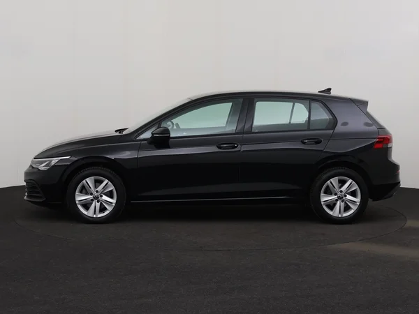 VOLKSWAGEN Golf (2024) — foto 12 van 28