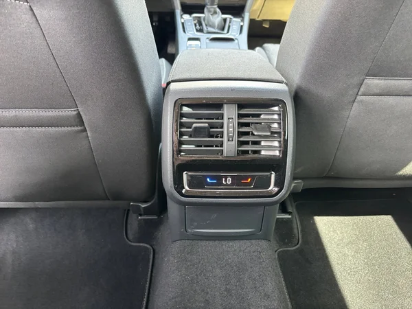 VOLKSWAGEN Passat Variant (2022) — foto 2 van 21