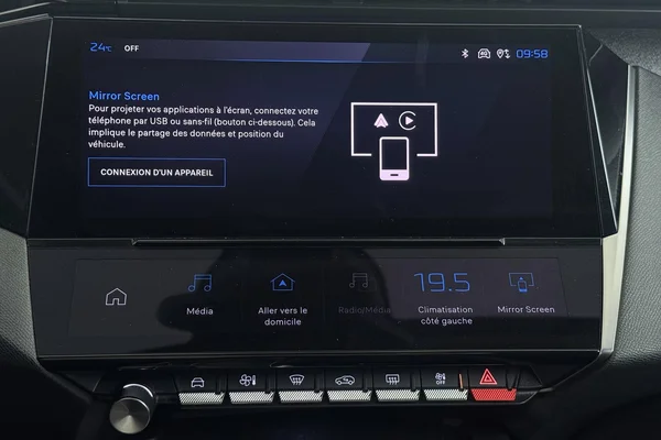 Peugeot 308 PHEV (2022) — foto 13 van 29