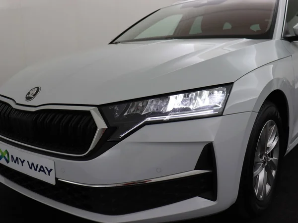 SKODA Octavia Combi (2024) — foto 9 van 19