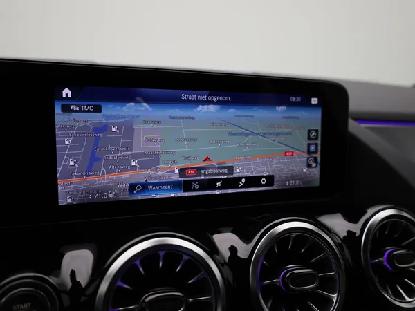 Mercedes-Benz GLA (2022) — foto 15 van 48