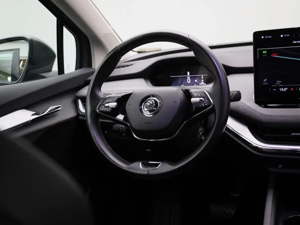Škoda Enyaq iV (2023) — foto 3 van 37
