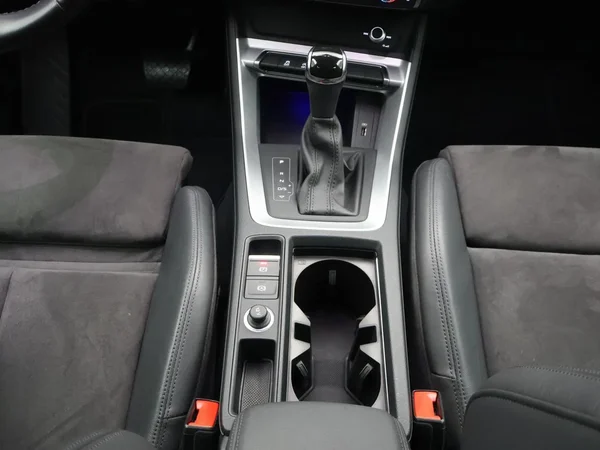 Audi Q3 (2019) — foto 8 van 31