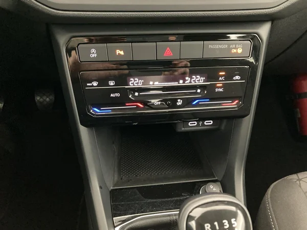 VOLKSWAGEN T-Cross (2024) — foto 13 van 36
