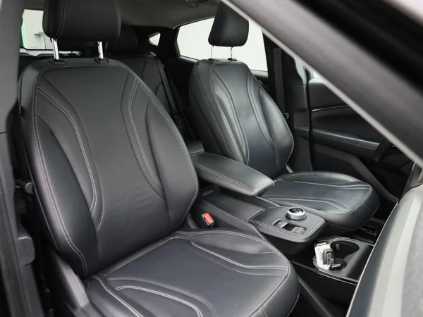Ford Mustang Mach-E (2021) — foto 46 van 52