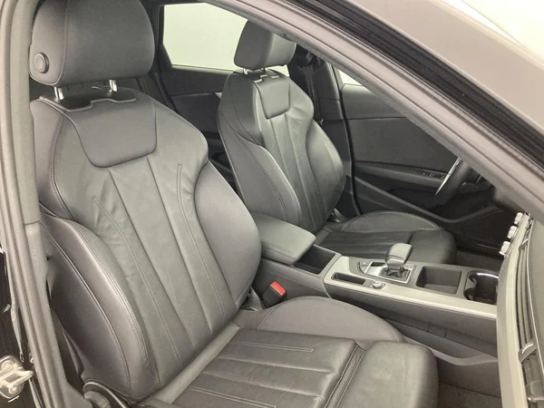 AUDI A4 Avant (2022) — foto 16 van 36