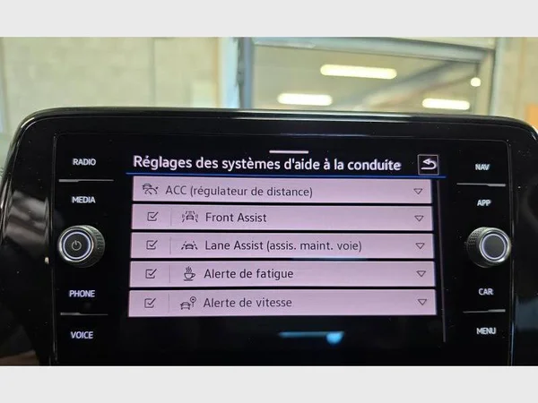 Volkswagen T-Roc (2024) — foto 13 van 28