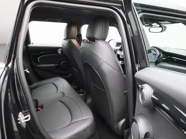 MINI Cooper (2022) — foto 27 van 38