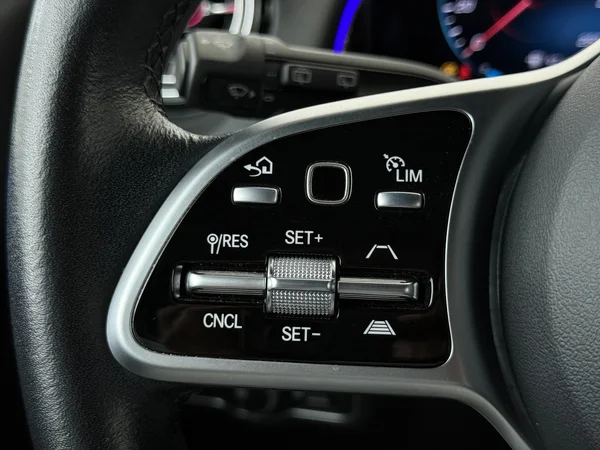 MERCEDES GLB 180 (2021) — foto 9 van 31