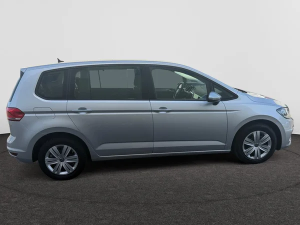 VOLKSWAGEN Touran (2021) — foto 20 van 21