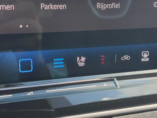 VOLKSWAGEN Passat Variant eHybrid (PHEV) (2025) — foto 17 van 25
