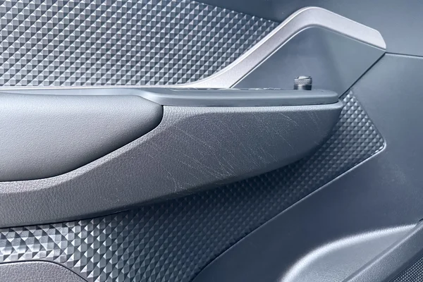 Toyota C-HR Hybrid (HEV) (2021) — foto 9 van 26