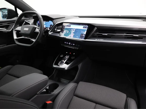AUDI Q4 e-tron (2025) — foto 19 van 25