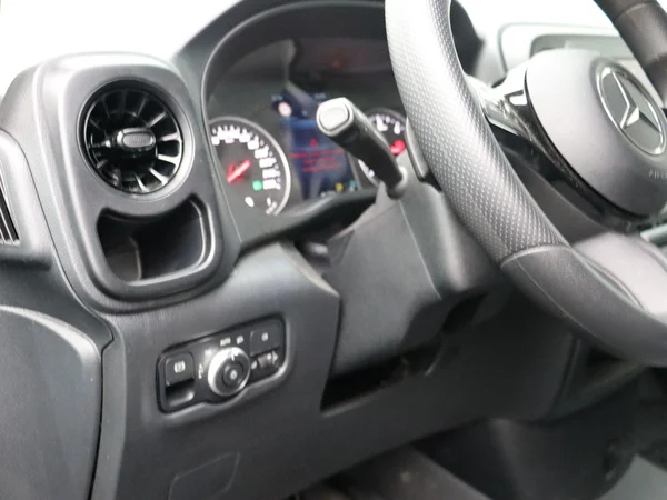 Mercedes-Benz Vito (2025) — foto 2 van 26
