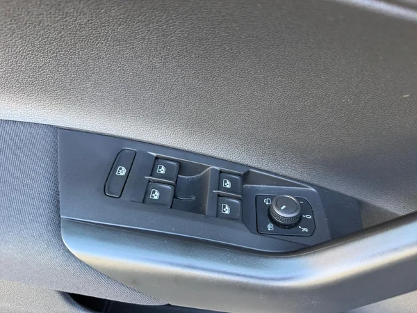 VOLKSWAGEN Polo (2023) — foto 9 van 18