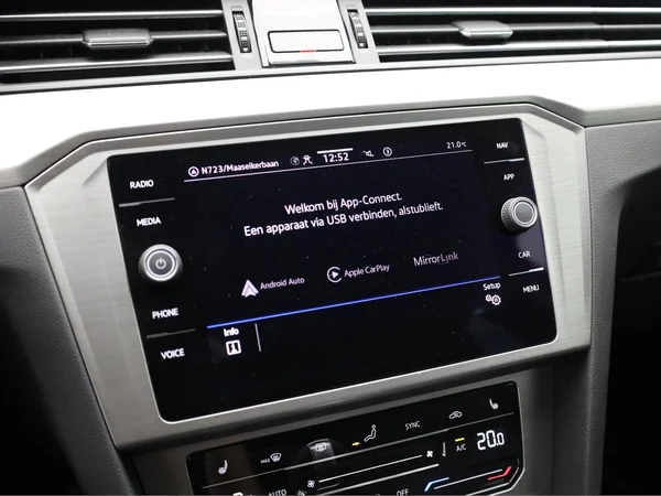 VOLKSWAGEN Passat SW (2021) — foto 18 van 19