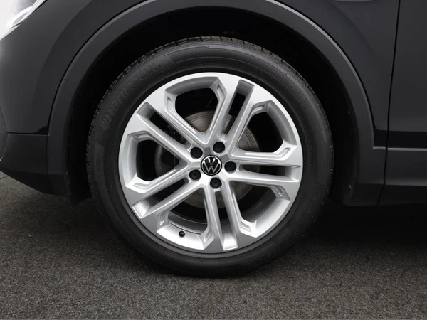 VOLKSWAGEN Tiguan (2021) — foto 4 van 22