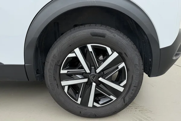 Peugeot 2008 (2025) — foto 13 van 16