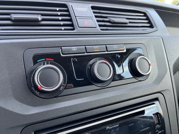VOLKSWAGEN Caddy Van (2017) — foto 3 van 17