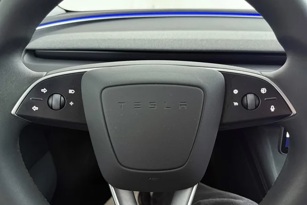 Tesla Model 3 (2025) — foto 15 van 30