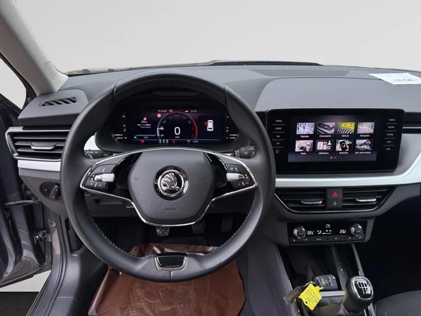 SKODA Kamiq (2023) — foto 10 van 13