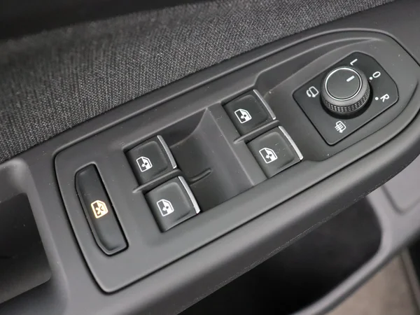VOLKSWAGEN Golf (2024) — foto 19 van 28