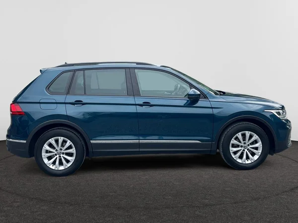 VOLKSWAGEN Tiguan (2023) — foto 9 van 18