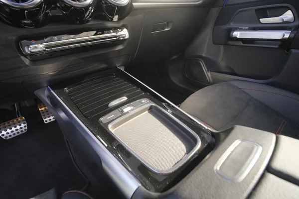 Mercedes-Benz EQB (2025) — foto 16 van 39