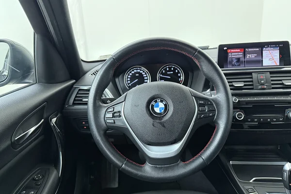 BMW 1 HATCH (2019) — foto 2 van 19