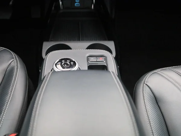 Ford Mustang Mach-E (2021) — foto 2 van 44