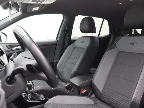 VOLKSWAGEN T-Cross (2024) — foto 2 van 16
