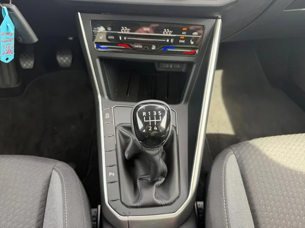 VOLKSWAGEN Taigo (2025) — foto 2 van 17
