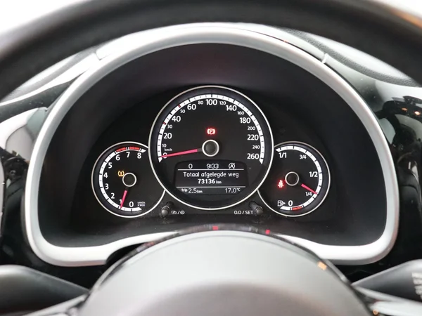 Volkswagen Beetle (2014) — foto 6 van 28