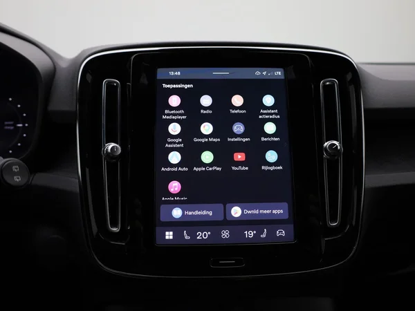 Volvo XC40 (2023) — foto 13 van 39