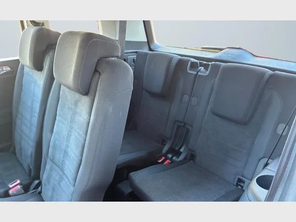Volkswagen Touran (2023) — foto 4 van 21