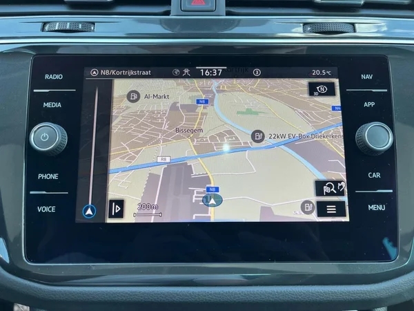 VOLKSWAGEN Tiguan (2022) — foto 3 van 22