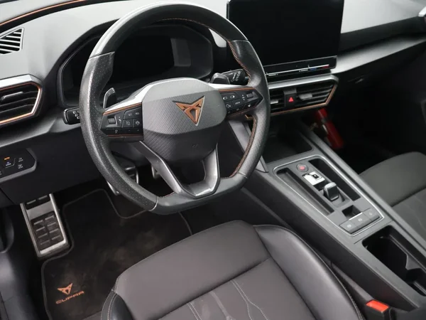 CUPRA Leon Sportstourer (2023) — foto 2 van 25