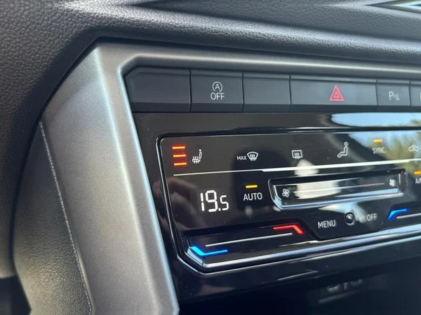 VOLKSWAGEN T-Roc (2023) — foto 14 van 31