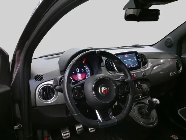 Abarth 500 (2021) — foto 17 van 18