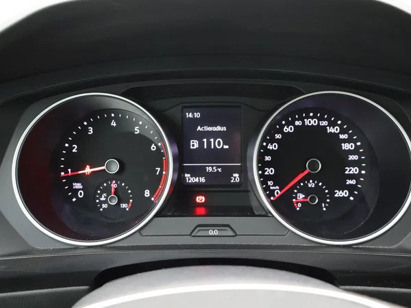 VOLKSWAGEN Tiguan (2019) — foto 10 van 25