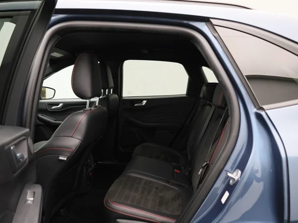 Ford Kuga (2022) — foto 2 van 49