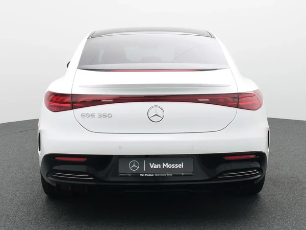 Mercedes-Benz EQE (2024) — foto 30 van 34