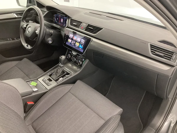 SKODA Superb Combi (2021) — foto 7 van 36