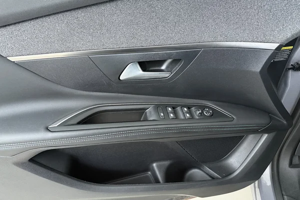 Peugeot 3008 PHEV (2023) — foto 8 van 20